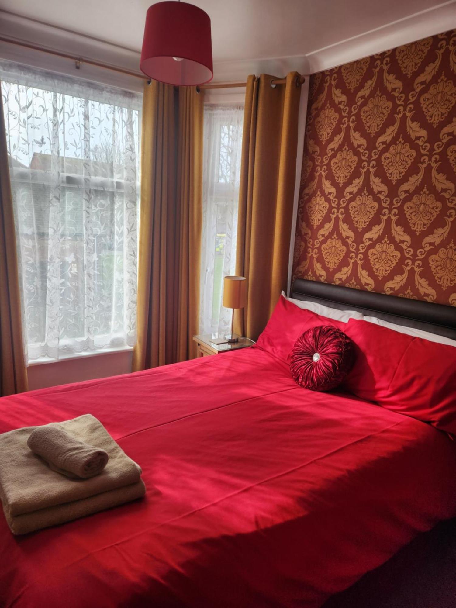 Twin Palms Guesthouse غريت يورماوث المظهر الخارجي الصورة