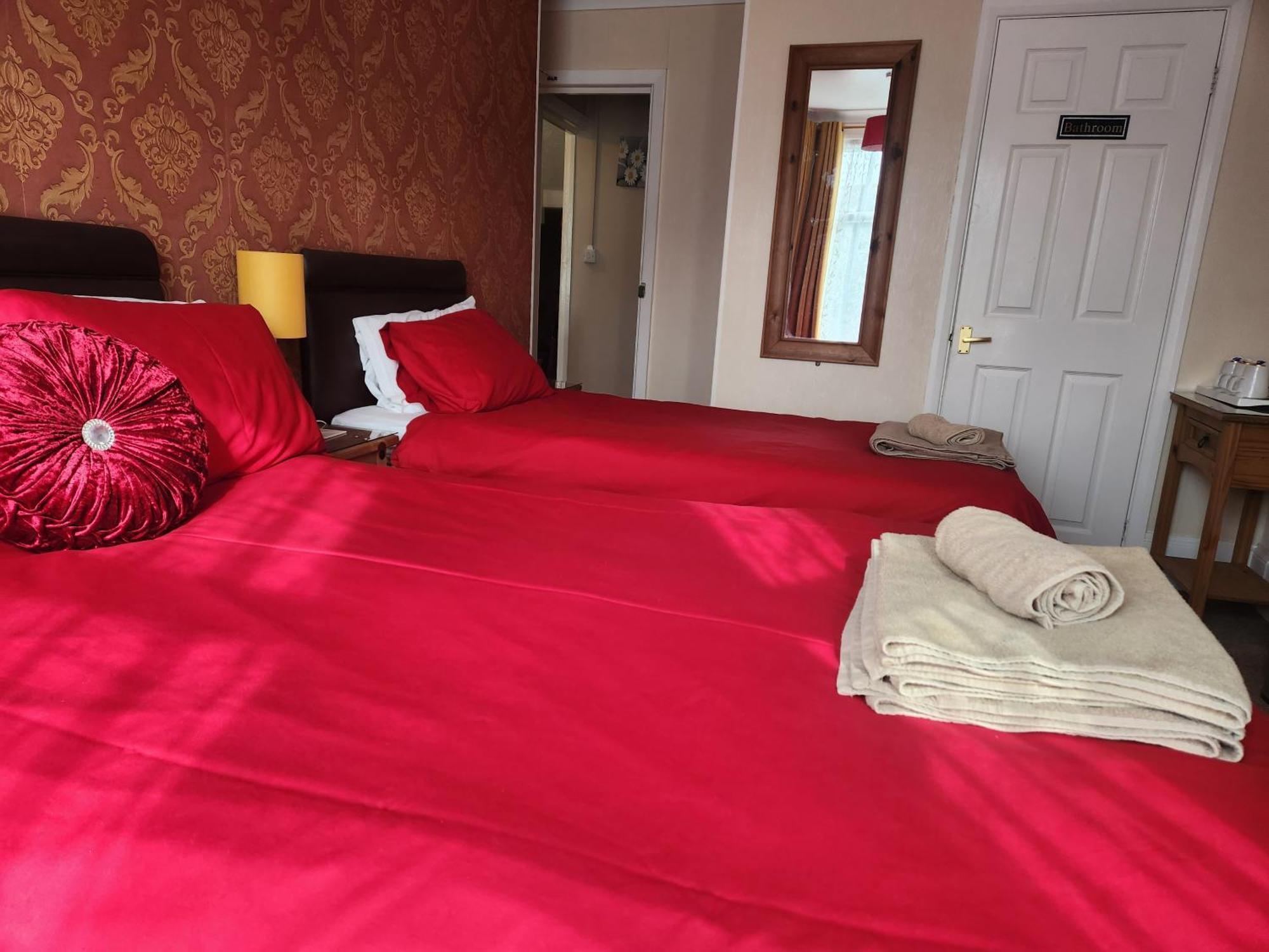 Twin Palms Guesthouse غريت يورماوث المظهر الخارجي الصورة