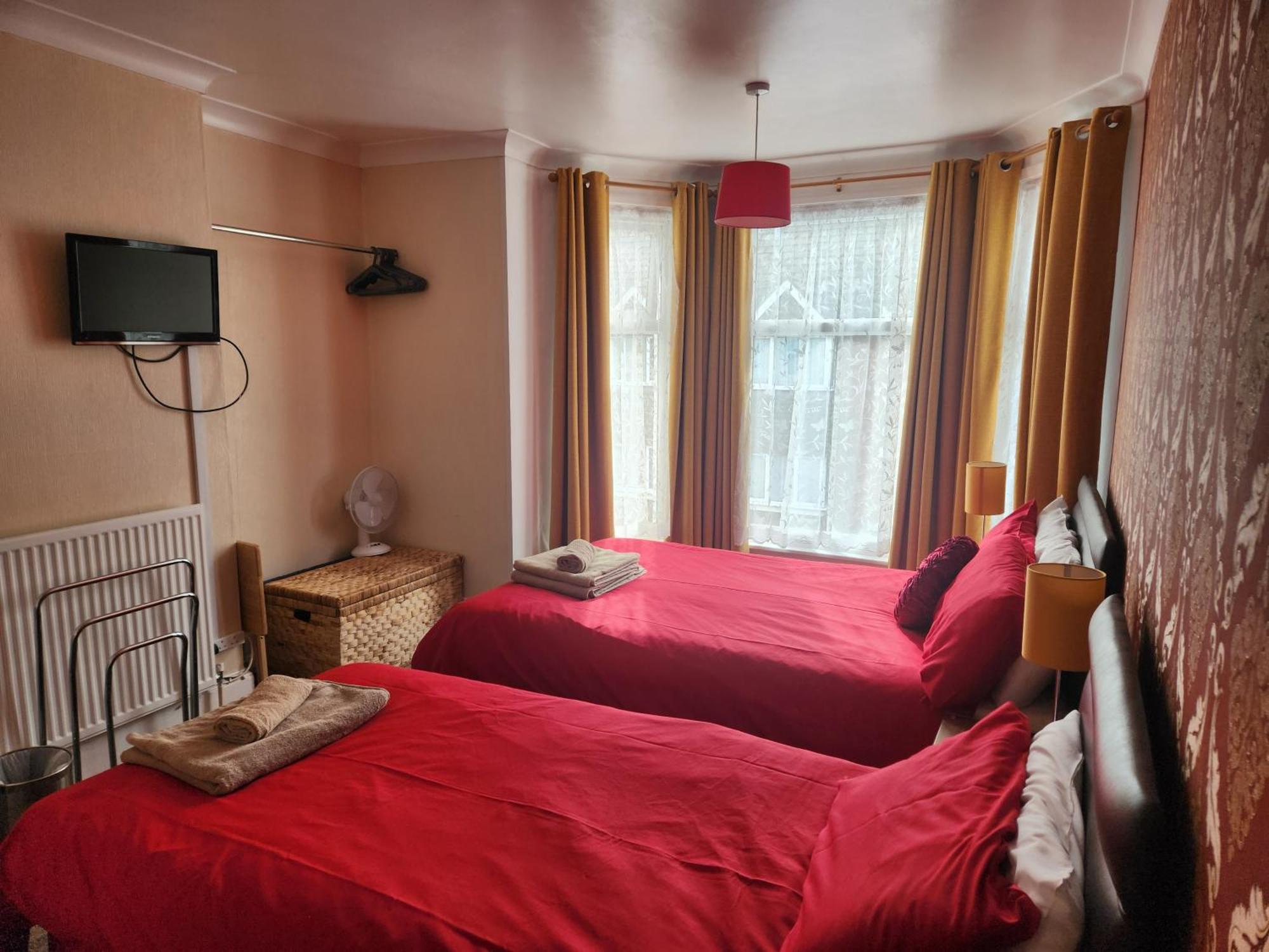 Twin Palms Guesthouse غريت يورماوث المظهر الخارجي الصورة