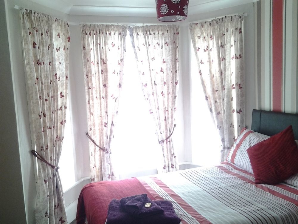 Twin Palms Guesthouse غريت يورماوث المظهر الخارجي الصورة